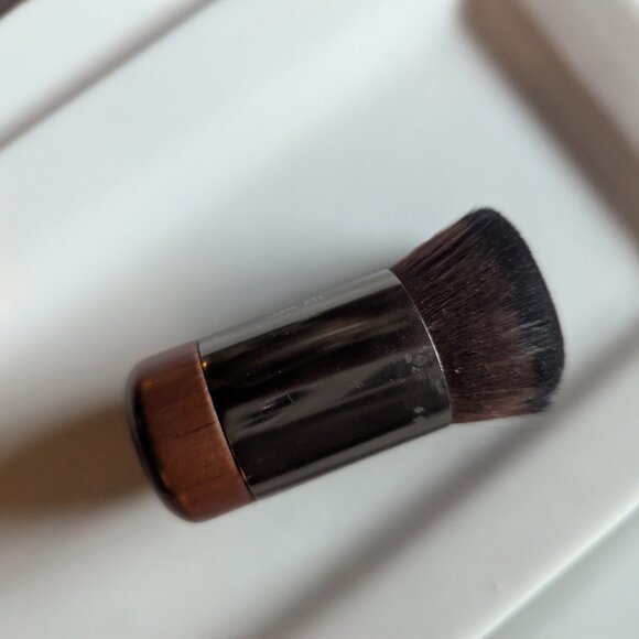 Make Up For Ever | BUFFING FOUNDATION BRUSH - 112 Artisan Brush - Picture 4 of 10